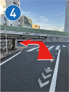 山手通りに突き当たったら左折します